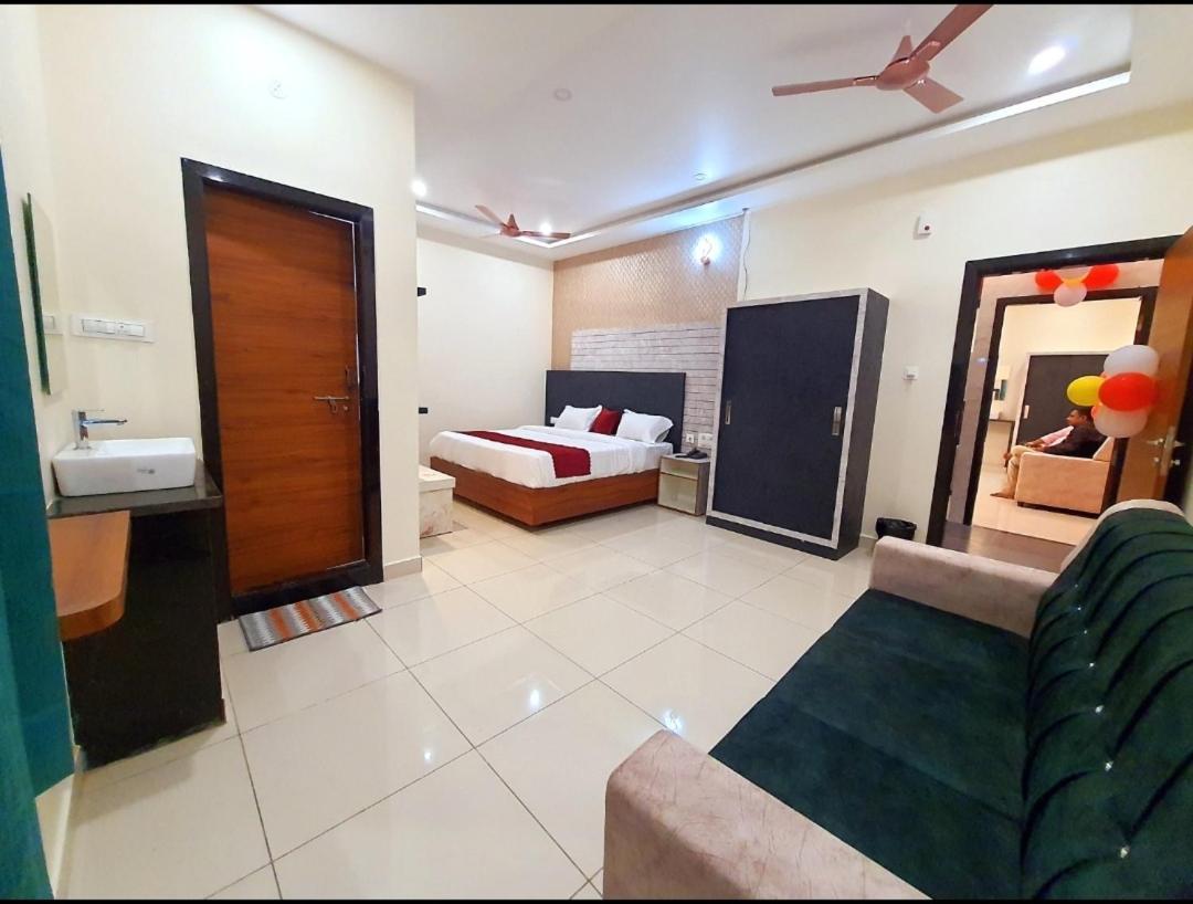 Hotel Vsr Grand Vijayawāda Zewnętrze zdjęcie